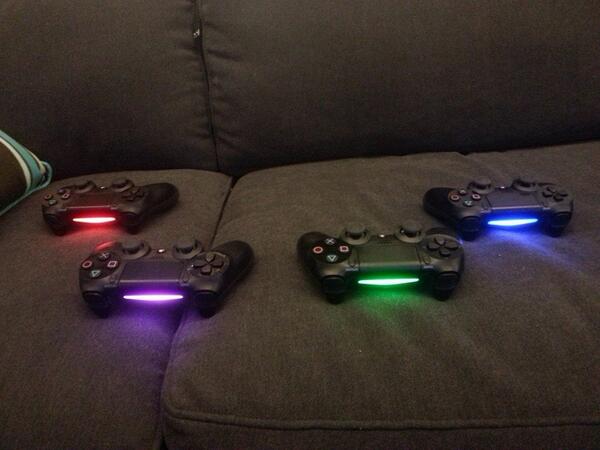 Tiny helps players by using the Dualshock 4's light bar SideQuesting