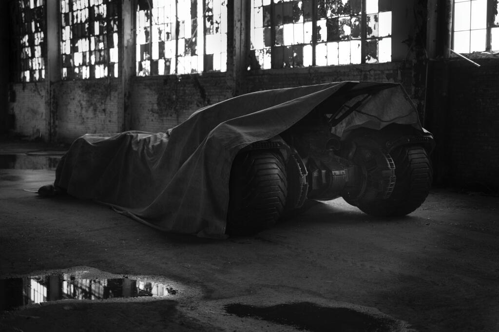 Zack Snyder teases the new Batmobile with photo