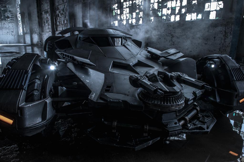 Here’s the first OFFICIAL photo of the new Batmobile revealed!
